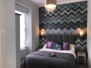 Queen Suite room in The Cleveland