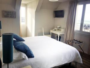 Hotels The Originals Boutique, Hotel La Villa Marine, Le Treport : photos des chambres