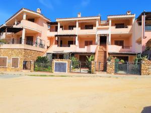 Sunny garden house img31