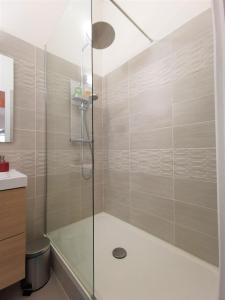 Appartements BEAU T3 NEUF PROCHE VIEUX-PORT A LA PLACE CORDERIE : photos des chambres