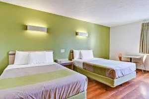 Economy Inn Pittsburgh Airport - Moon