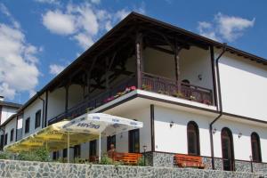 Rusaliite Adventure House