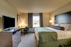 King Room room in Cobblestone Inn & Suites - Brillion