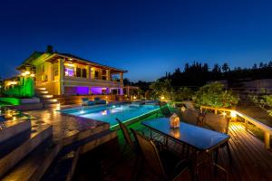 Villa Castelletto heated pool jacuzzi