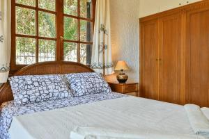 Light-filled home with Garden near Beach