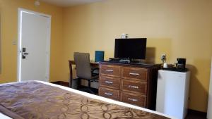 Deluxe King Room room in Forks Motel