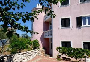 Apartments Dragan - close to sea