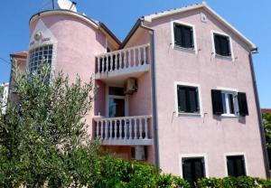 Apartments Dragan - close to sea