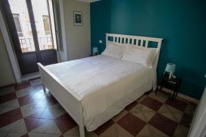 Standard Double Room with Shared Bathroom
