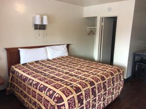 Mount-N-Lake Motel