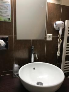 Hotels Hotel du Clocher : Chambre Double Standard