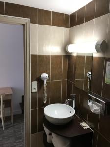 Hotels Hotel du Clocher : photos des chambres