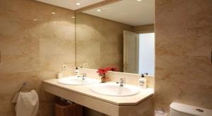 Marina Banus Center Puerto Banus