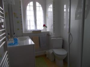 B&B / Chambres d'hotes LES AJONCS : photos des chambres