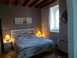 B&B / Chambres d'hotes LES AJONCS : photos des chambres