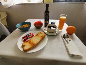 Single Room with Private Bathroom room in Hotel Doña Carmen