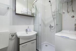 TOP LOCATION! BEACH & CENTER APT 4