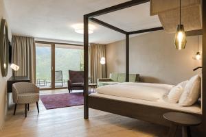 Deluxe Suite with Spa Bath