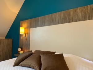 Hotels Logis Hotel La Croix Blanche Fontevraud : photos des chambres