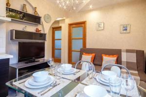 Two-Bedroom Apartment room in Sunny Apartment Volkov 21