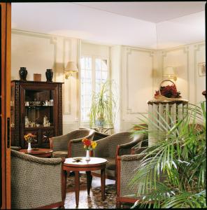 Hotels The Originals Boutique, Hostellerie des Trois Pigeons, Paray-le-Monial (Inter-Hotel) : photos des chambres