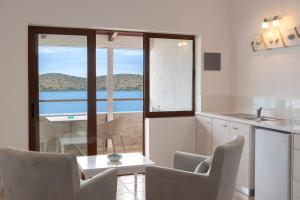 Deluxe One-Bedroom Apartment with Panoramic Sea View 