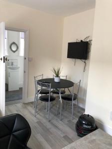 Replingham Road Apartment
