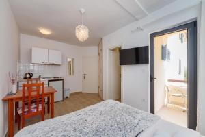 Gregovic Family Apartments