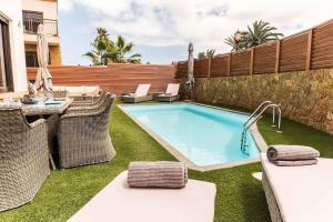 Paradise Beach House: piscina privada, playa 100m