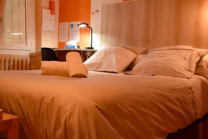 Hotels Hotel des Remparts : photos des chambres