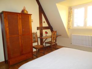 B&B / Chambres d'hotes LES AJONCS : photos des chambres