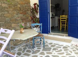 Aposperitis Rooms & Apartments Syros Greece