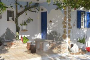 Aposperitis Rooms & Apartments Syros Greece