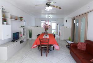 CASA FRONTE MARE POSTO ROSSO 8 POSTI LETTO