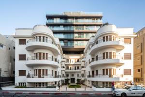 Beside The Beach w/ Balcony by Sea N' Rent