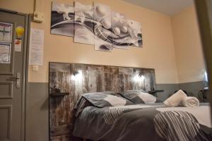 Hotels Hotel des Remparts : photos des chambres