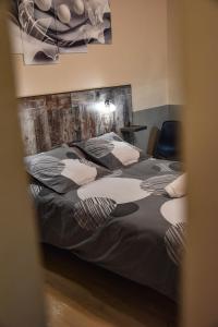 Hotels Hotel des Remparts : photos des chambres