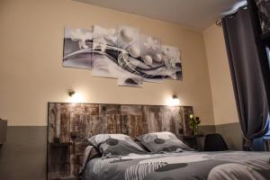 Hotels Hotel des Remparts : photos des chambres