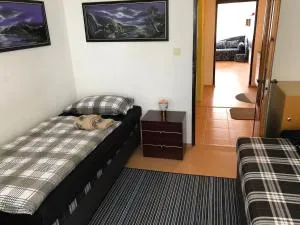 JEDENAST.SK, Námestie kozmonautov 5 Apartmán - Haniska