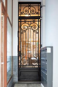 Chic City Apartment I Walk to beach