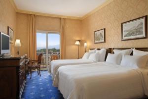Deluxe Twin Room with Balcony - Top Floor room in RG NAXOS Hotel