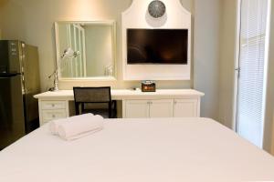 Elegant Studio Menteng Park Apartment By Travelio