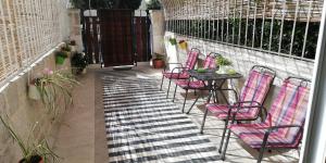 IBIS Your Cosy Oasis With Private Parking and Patio