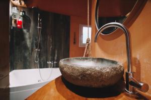 Style and Comfort 8 min from Acropolis Museum by YHA