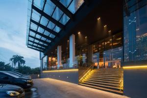 Luminor Hotel Airport Sidoarjo By WH , Best Choice and Strategic Location with a Rooftop area in Town