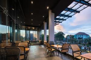 Luminor Hotel Airport Sidoarjo By WH , Best Choice and Strategic Location with a Rooftop area in Town