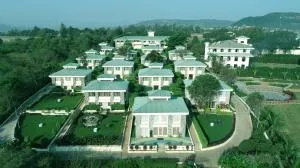 Fazlani Natures Nest - The Wellness Retreat - Talegaon Dābhāde