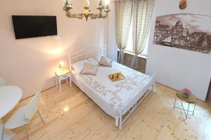 Sibenik Antique Studio Apartment - old town