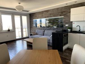 Q4 APARTMENTS - Elizabeth