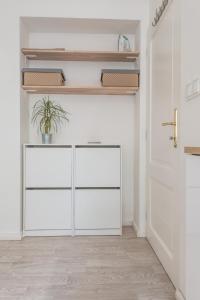 Quiet apartment in the city center with own terrace